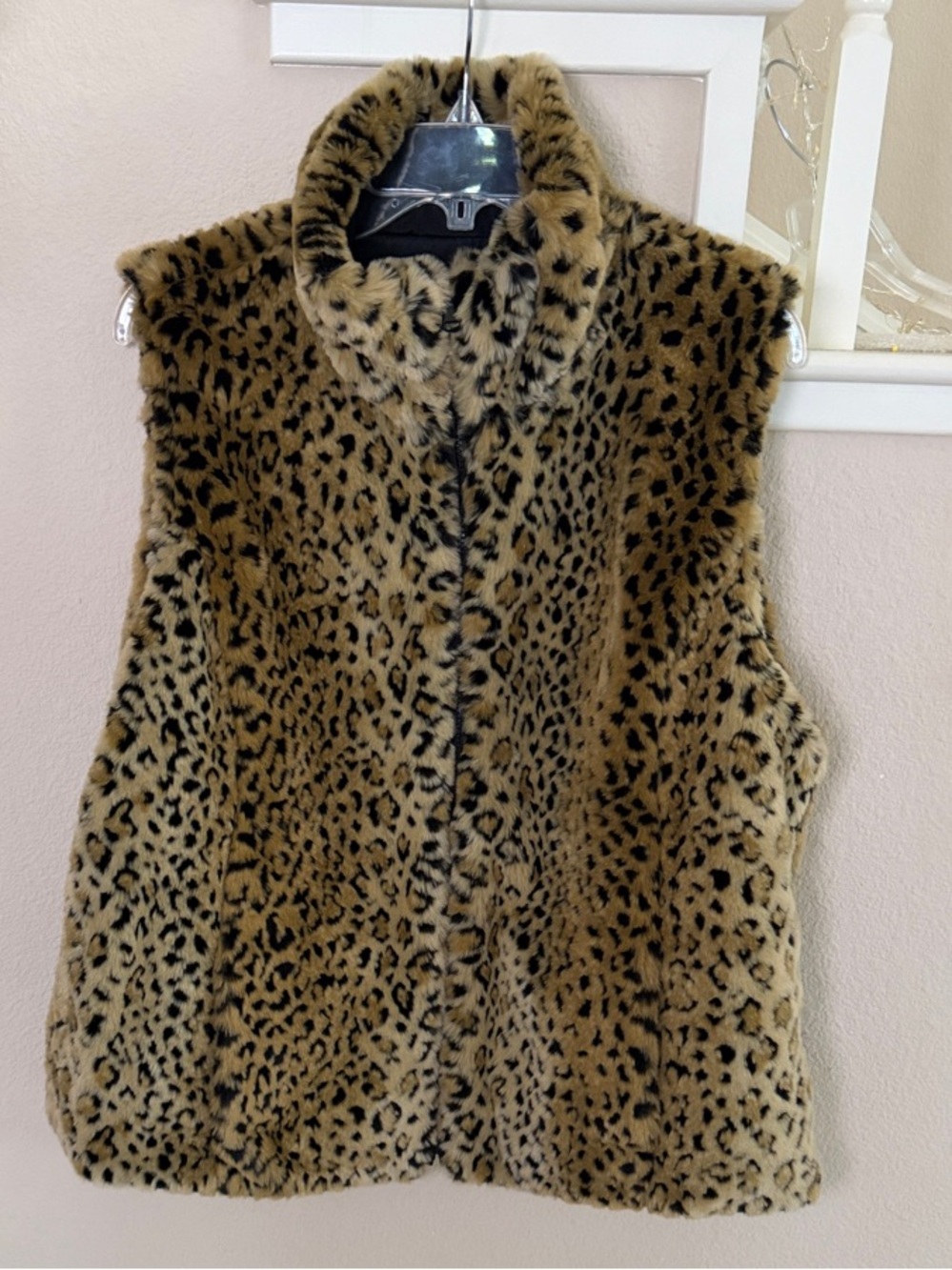 Faux Fur Animal Print Sleeveless Vest - Tan/Black